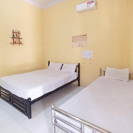 Reddoorz At El Shaday Homestay Banyuwangi Баньюванги Экстерьер фото