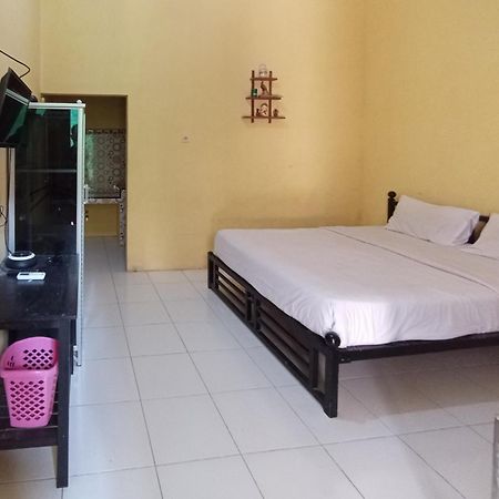 Reddoorz At El Shaday Homestay Banyuwangi Баньюванги Экстерьер фото
