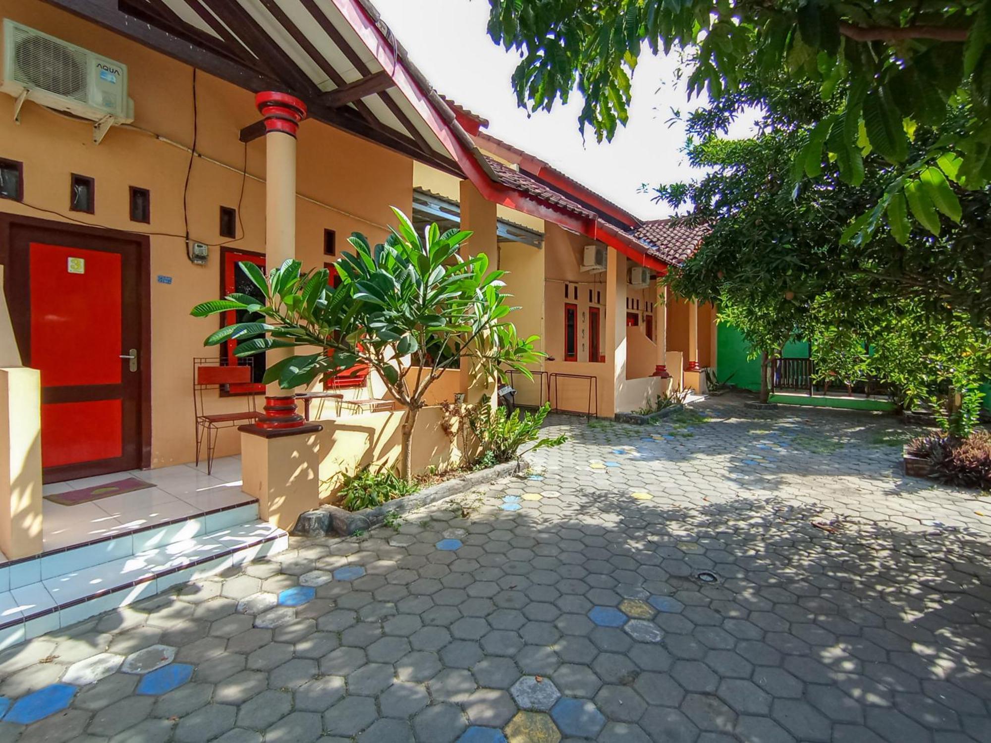 Reddoorz At El Shaday Homestay Banyuwangi Баньюванги Экстерьер фото