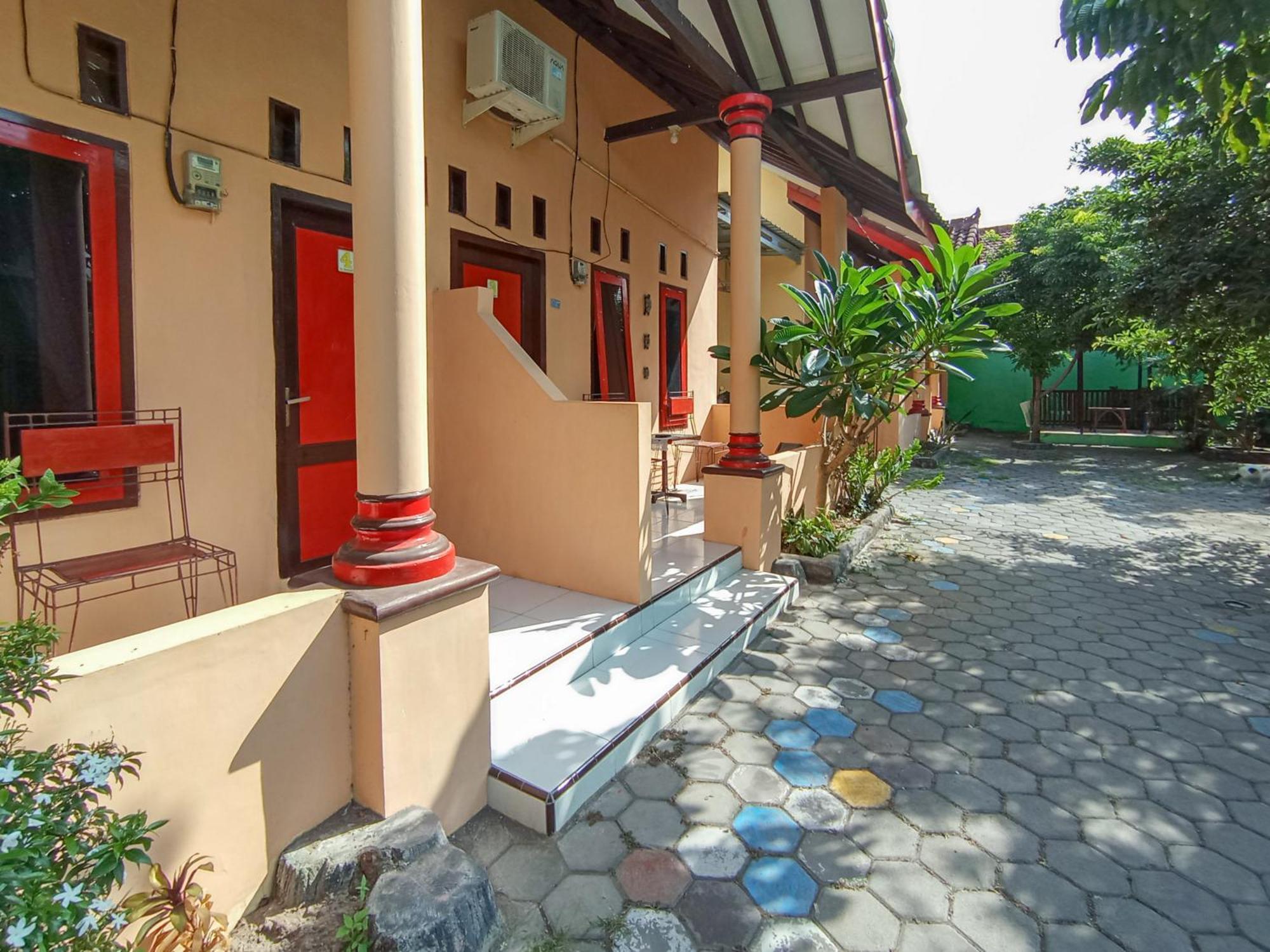 Reddoorz At El Shaday Homestay Banyuwangi Баньюванги Экстерьер фото